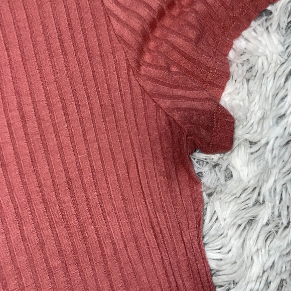 Mauve midi stretch ribbed dress with neck detail - Picture 3 of 4